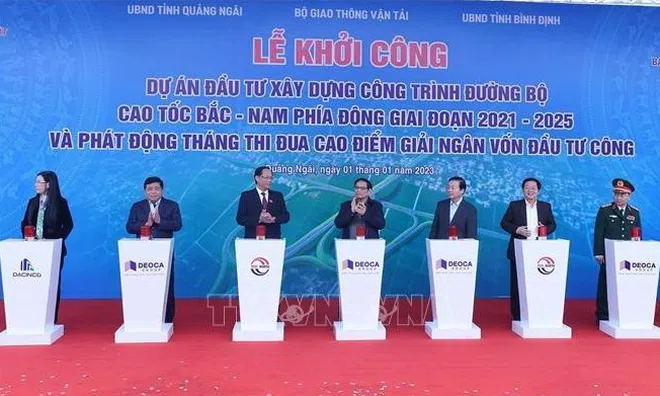 Thủ tướng phát lệnh khởi công 12 dự án đường bộ cao tốc Bắc - Nam