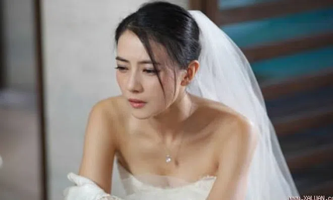 Cô dâu chưa về nhà chồng đã vội tháo nhẫn đòi ly hôn vì nghe mẹ chồng đọc gia quy