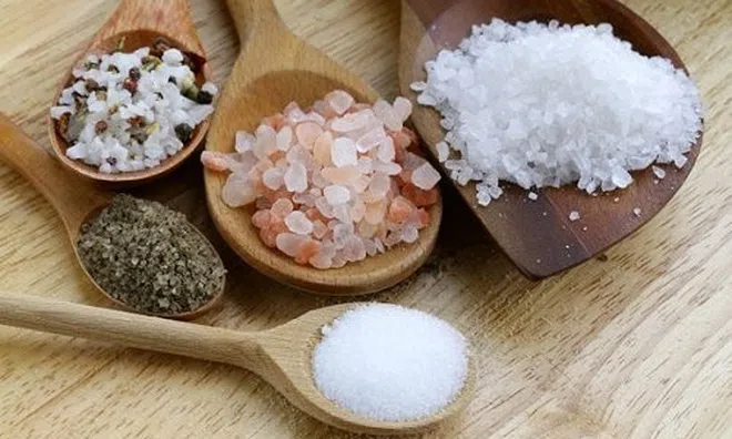 Trộn muối trắng với dầu gội và dùng theo cách này sẽ thu được lợi ích bất ngờ