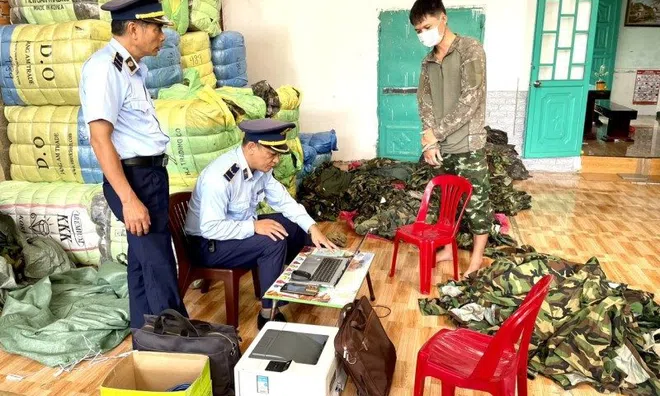 Đắk Lắk: Quản lý thị trường thu giữ hàng nghìn quần áo rằn ri không rõ nguồn gốc