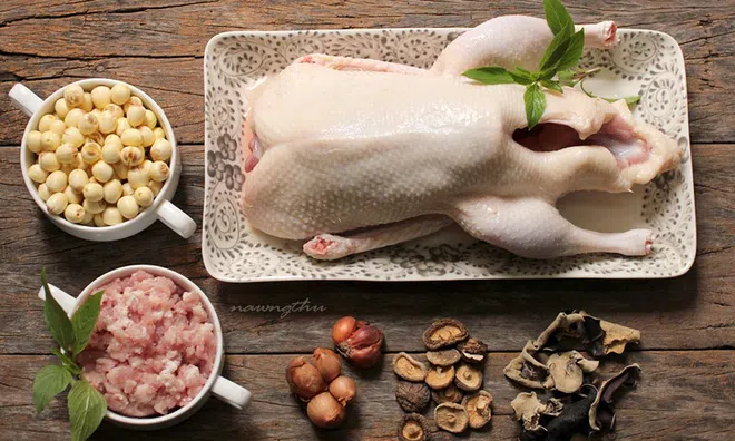 Bật mí công thức làm món thịt vịt hầm hạt sen thơm ngon “đánh gục” vị giác gia đình bạn