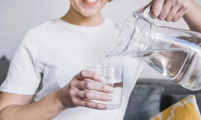 Uống 2,5 lít nước mỗi ngày để thanh lọc, người phụ nữ phải nhập viện