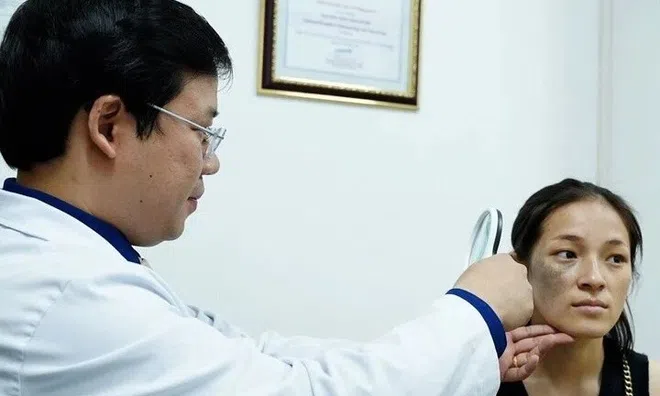 Nỗi khổ tâm của người mẹ trẻ nhiều năm không dám bỏ khẩu trang