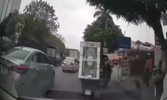 Công an làm việc với tài xế ô tô "tung cước" vào nhân viên giao hàng
