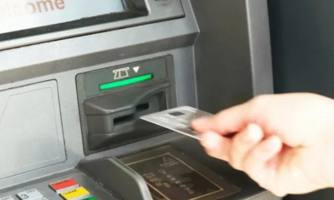 Đi rút tiền chẳng may bị nuốt thẻ, cần nhanh chóng làm ngay việc này