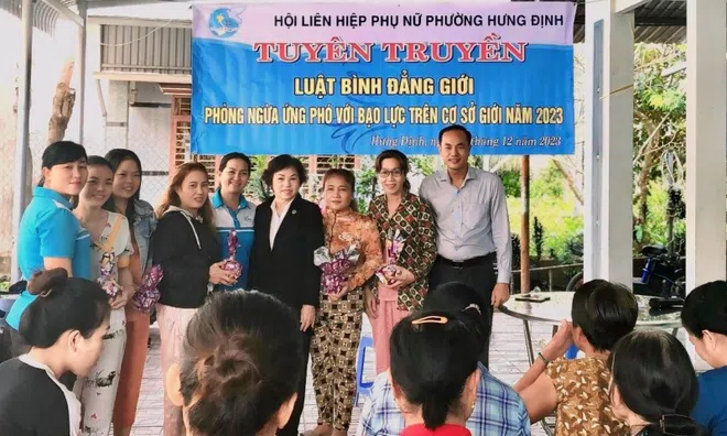 Nữ luật gia và vụ ly hôn oái oăm “do vợ không đẻ được con trai”