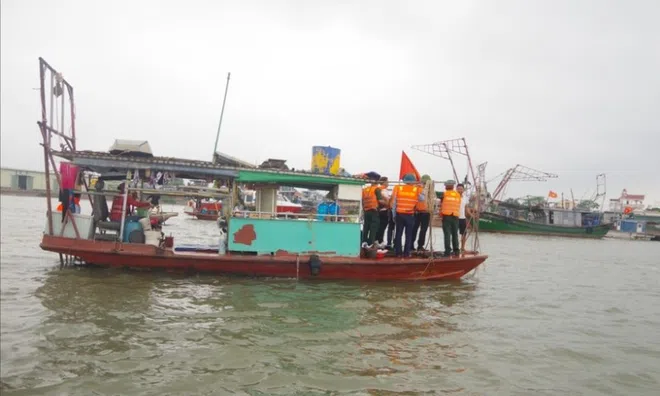 Vụ lật đò máy trên sông Chanh ở Quảng Ninh: Tìm thấy 2 thi thể