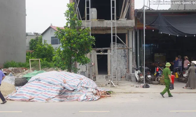 Bắc Giang: Rơi thang máy tự chế, 7 người bị thương