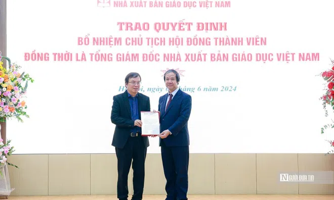 Trao quyết định bổ nhiệm Chủ tịch HĐTV, TGĐ NXB Giáo dục Việt Nam