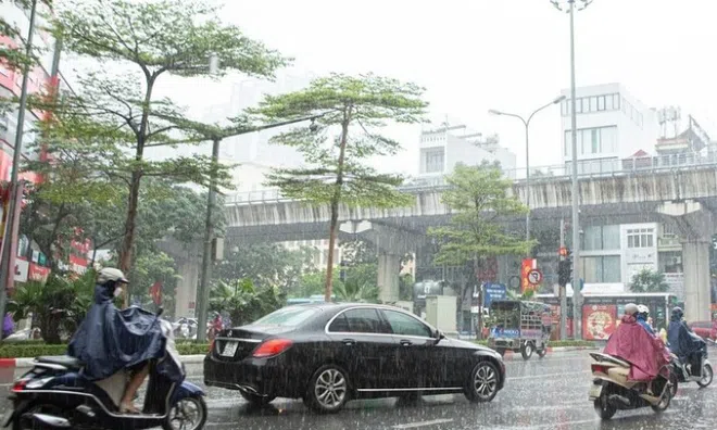Mưa lớn khắp cả nước, miền Bắc cảnh báo có mưa dông kèm lốc, sét