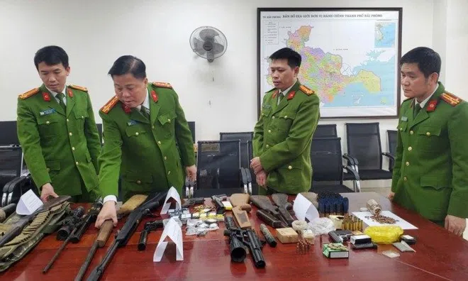 “Xưởng” vũ khí của cựu xạ thủ bị triệt phá, hàng chục khẩu súng cùng nghìn viên đạn bị thu giữ