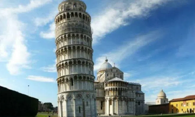Một du khách bị đột tử khi leo tháp nghiêng ở Italia