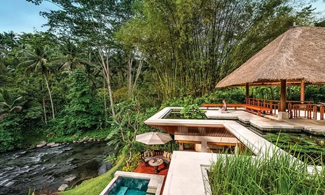 Resort cao cấp có giường ngủ lửng lơ giữa rừng Bali