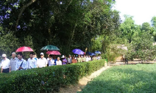 Cảm động với hình ảnh dòng người tấp nập hướng về làng Sen quê Bác dịp lễ 2.9