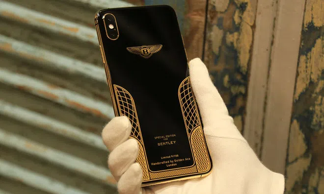 Cận cảnh iPhone XS Max mạ vàng 18k đầu tiên ở Việt Nam