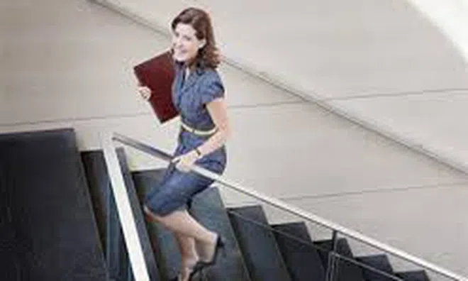 Đây là bí quyết giúp dân văn phòng ngồi nhiều mà vẫn dáng chuẩn!