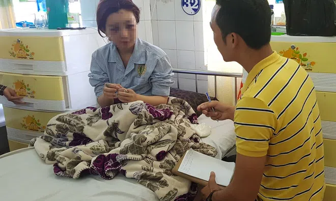 Nhóm người mang bình xịt hơi cay, hành hung dã man một thiếu nữ