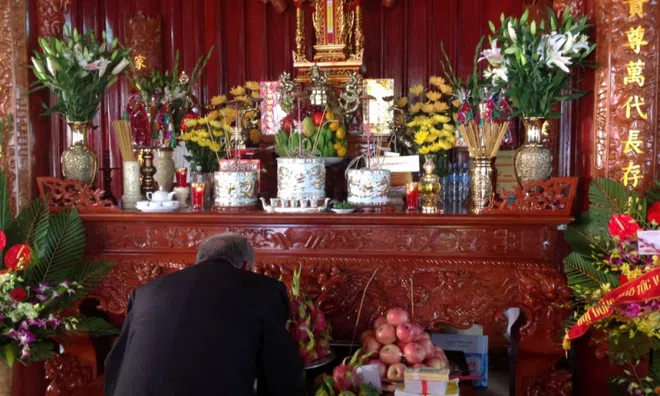Vị trí bát hương trên bàn thờ gia tiên để thế nào cho đúng và chuẩn 