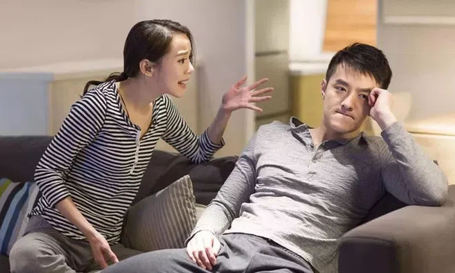 Bị chồng ý kiến khi biếu mẹ đẻ nhiều tiền tiêu Tết hơn mẹ chồng, tôi nói ngay ...