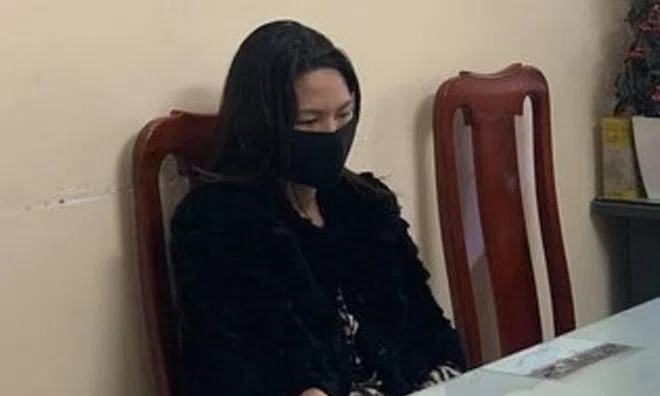 Bắt quả tang 2 cô gái "đi khách" trong nhà nghỉ: Chủ quán massage bao giá 800.000/ lượt