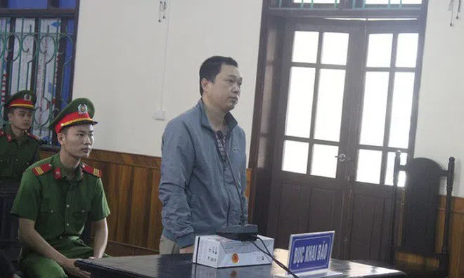Lừa "chạy trường" công an chiếm đoạt hơn 2 tỷ đồng, nguyên đại úy quân đội lĩnh 14 năm tù