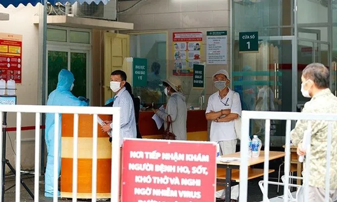 Gần 200 cán bộ, nhân viên y tế bệnh viện Bạch Mai nghỉ việc