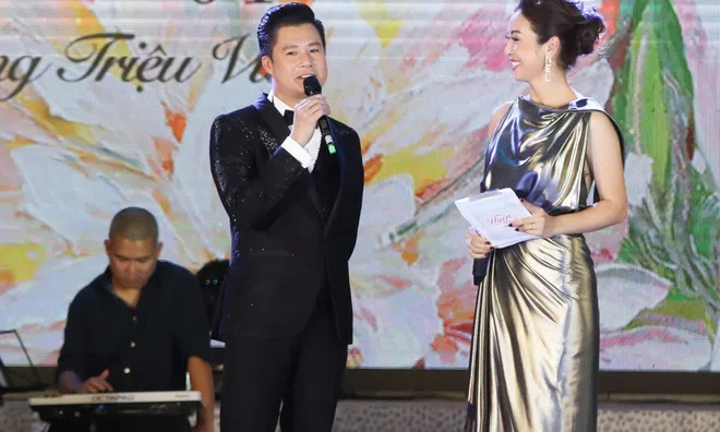 Quang Dũng chạm mặt vợ cũ Jennifer Phạm, bất ngờ tuyên bố: "Sau bao nhiêu năm hai đứa vẫn xứng đôi"