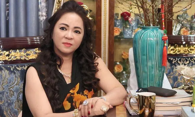 Đàm Vĩnh Hưng bức xúc đăng status lên trang cá nhân, "phản pháo" vợ đại gia Dũng "lò vôi"