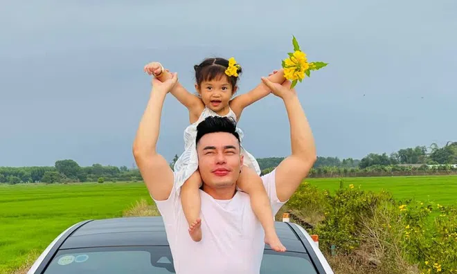 Lê Dương Bảo Lâm bức xúc lên tiếng khi hai con gái bị chê "xấu đều"