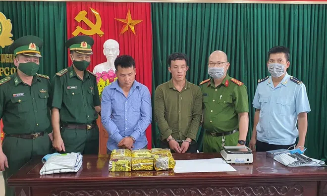 Đánh sập đường dây buôn bán ma túy xuyên quốc gia, thu giữ 6kg ma túy đá