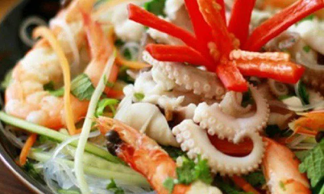 Món ngon cuối tuần: Đổi vị với món miến trộn hải sản kiểu Thái