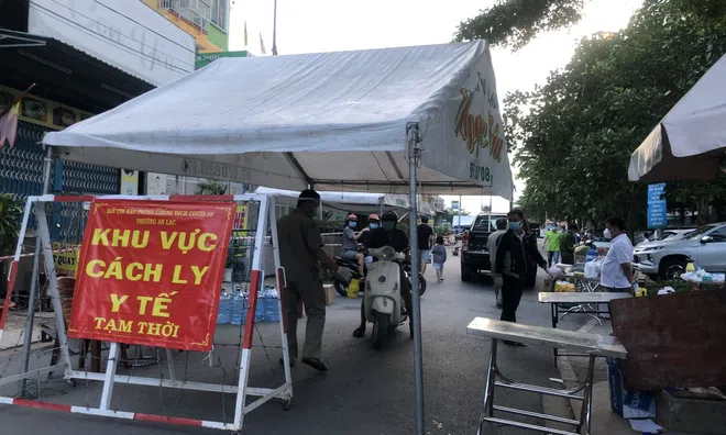 Phong tỏa toàn bộ 14 block chung cư Ehome 3 do xuất hiện nhiều ca mắc COVID-19