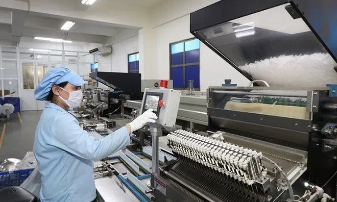 Tiềm lực công ty sản xuất 500.000 bộ bơm tiêm phục vụ đợt tiêm vắc xin lớn nhất TP.HCM