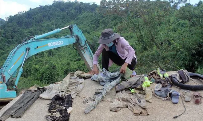 Vụ 11 công nhân còn mất tích ở Rào Trăng 3: Tìm thấy nhiều vật dụng cá nhân ở bãi bồi ngã ba Tam Dần