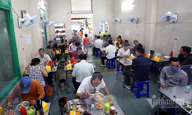 Hà Nội hỏa tốc chỉ đạo đóng cửa quán cắt tóc, gội đầu, cửa hàng ăn uống tại chỗ từ 0h ngày 13/7