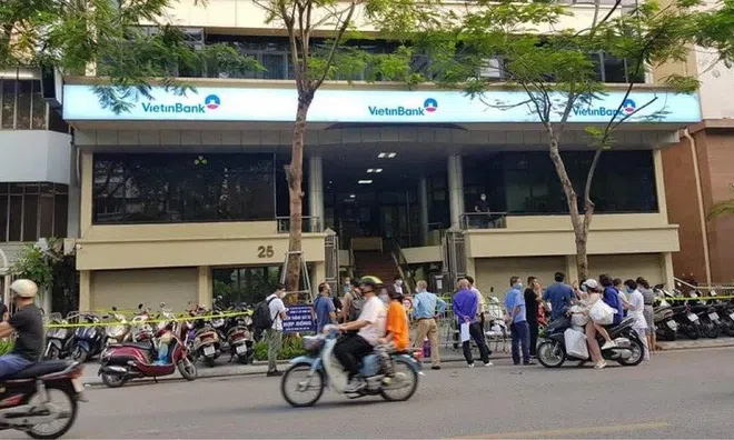 Hà Nội: Tìm được nguồn lây của nữ nhân viên ngân hàng mắc COVID-19