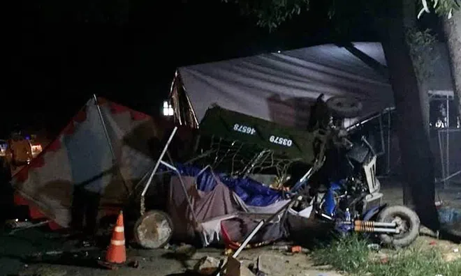 Đi xe ba gác về quê, 5 người trong gia đình gặp tai nạn thương tâm