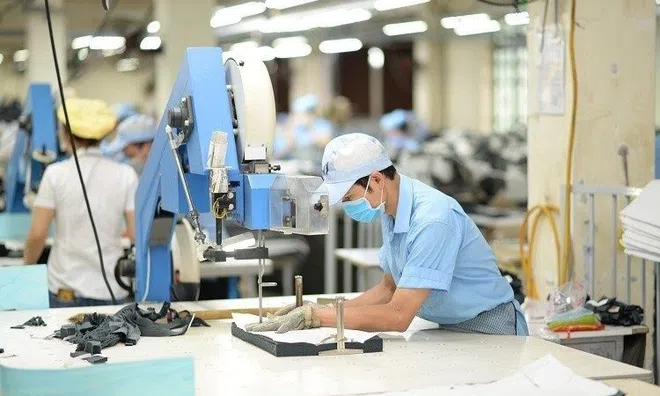 Dệt may Việt Nam đối diện nguy cơ mất đơn hàng, thiếu lao động