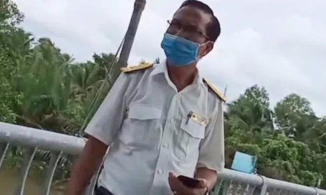 Đội trưởng thuế bị cách chức vì 2 lần "thông chốt" kiểm soát dịch COVID-19