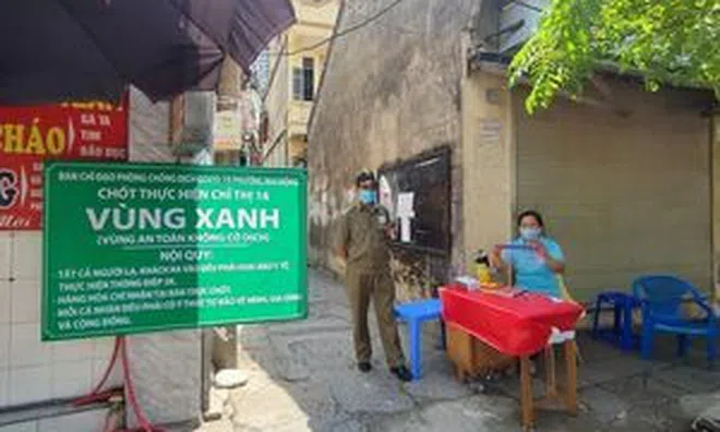 Người dân trong "vùng xanh" ở TP.HCM ra-vào, đi chợ như thế nào?