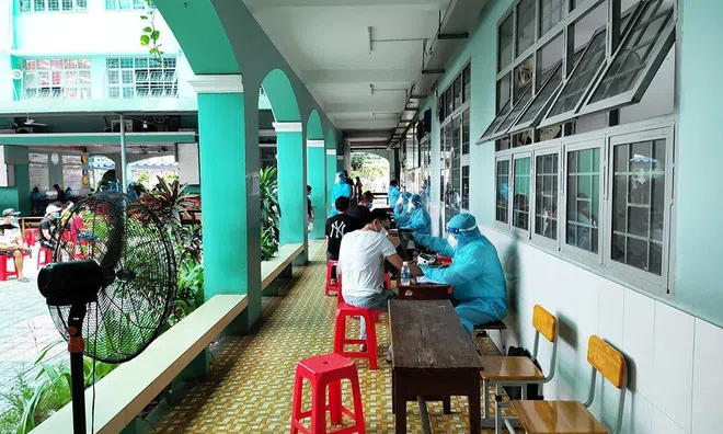 Thông tin chính thức vụ người đàn ông tiêm 2 mũi vắc xin Vero Cell trong 1 phút