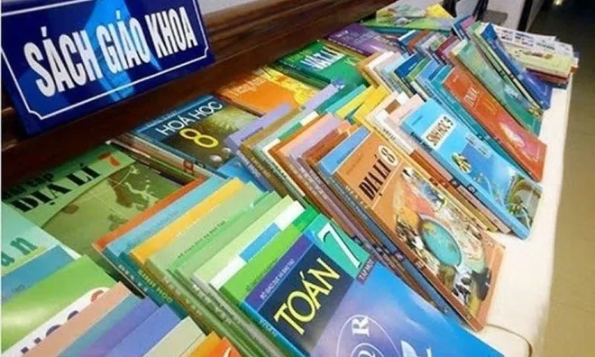 Kiến nghị Hà Nội và TP.HCM đưa sách giáo khoa vào nhóm hàng hóa thiết yếu