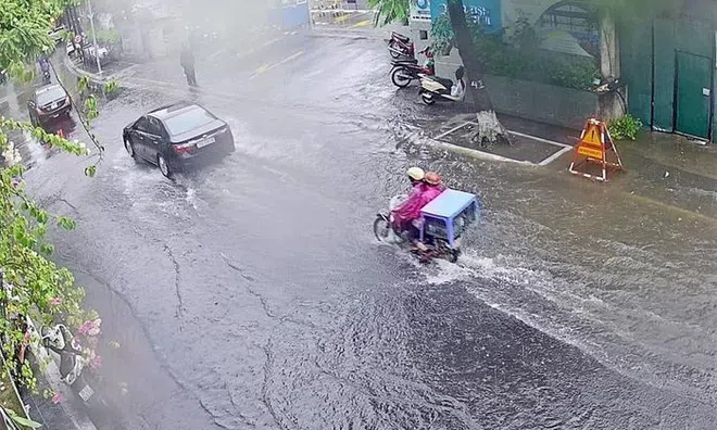 Dự báo thời tiết 28/8: Hà Nội mưa rào và dông, khả năng xảy ra lốc, sét