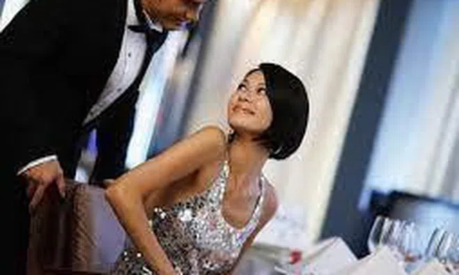 Sống cùng nhà nhưng tâm hồn và thể xác chồng dành cho người tình thì có nên níu kéo?