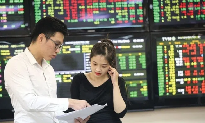 Chậm báo cáo giao dịch cổ phiếu, Công ty TNHH Hoàng Ngân bị xử phạt hơn 100 triệu đồng