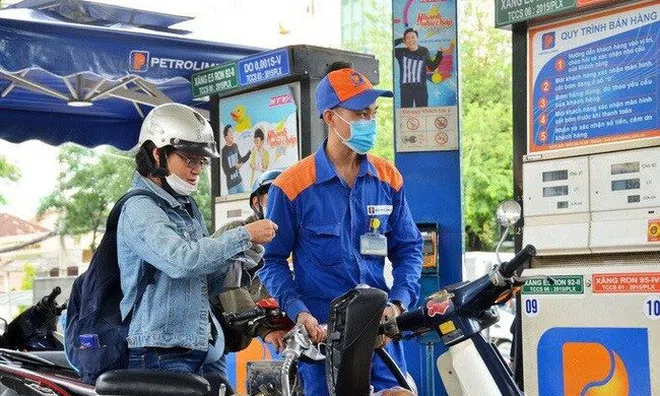 Giá xăng, dầu đồng loạt tăng mạnh, A95 lên mức 22.879 đồng/lít