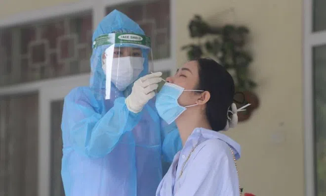 Ngày 12/10, Hà Nội ghi nhận tổng cộng 7 ca Covid-19 mới, đều liên quan "ổ dịch" bệnh viện Việt Đức