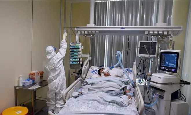 Sáng 18/10: Chỉ còn 3.413 bệnh nhân Covid-19 nặng; Y bác sĩ TP HCM đến hỗ trợ các tỉnh chống dịch