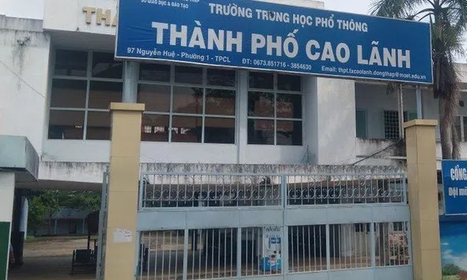 Thầy giáo để lộ đoạn chat chứa clip nhạy cảm khi dạy trực tuyến