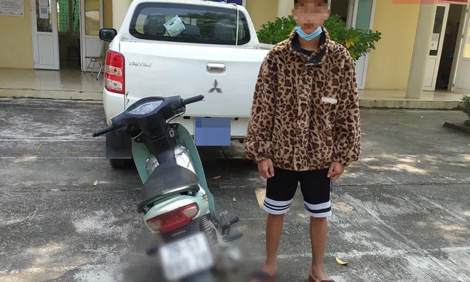 Khoe clip "bốc đầu" xe máy trên Facebook và Tiktok, thanh niên bị xử phạt